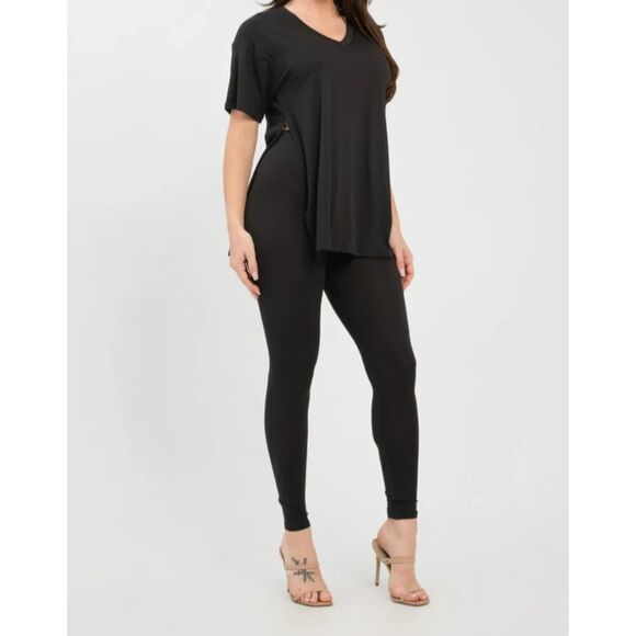 Other - Two piece v neck t-shirt with side slits and leggings set size Medium